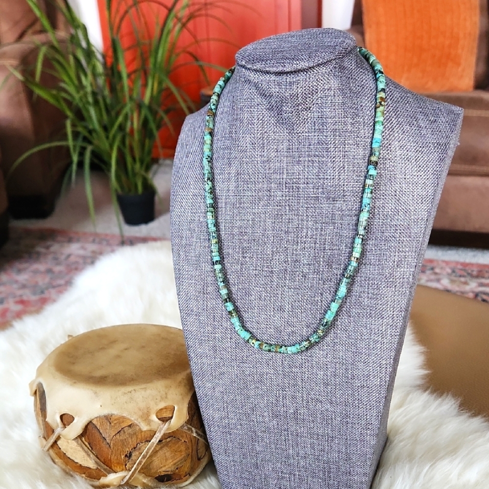 Beaitiful NWOT Native American Navajo Green Turquoise Heishi Bead Necklace 💚💙